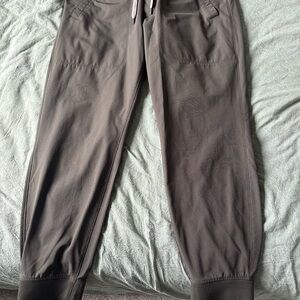 Vuori Men's Charcoal Jogger Pants